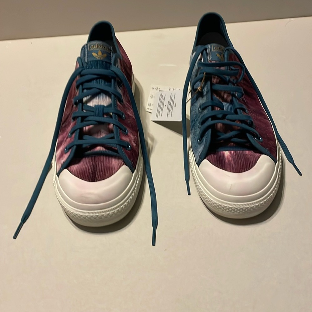 BRAND NEW Adidas Nizza RF Men’s size 9US (Purple and Blue)